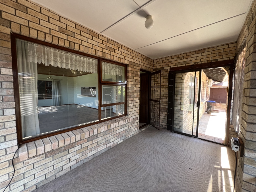 4 Bedroom Property for Sale in Wavecrest Eastern Cape